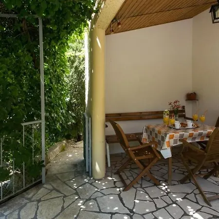アパート Domenica - Two Bedroom With Terrace And Garden View
