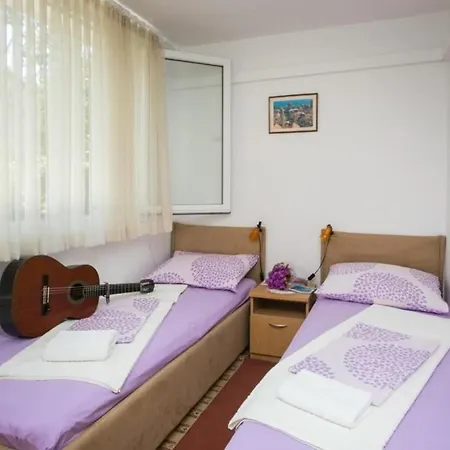 Domenica - Two Bedroom With Terrace And Garden View Apartamento *