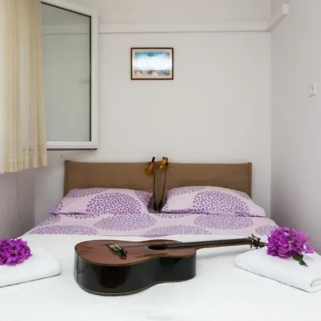 Domenica - Two Bedroom With Terrace And Garden View